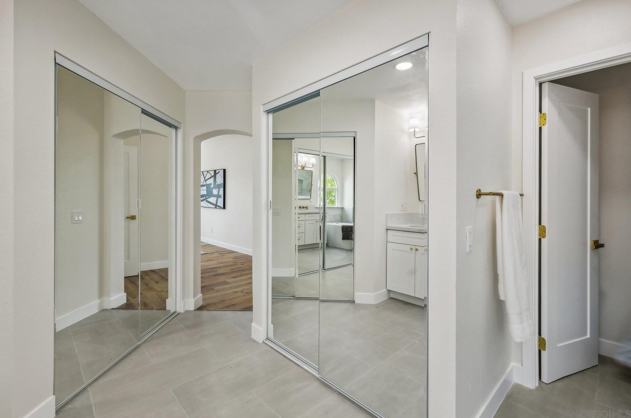 1550 Madrid Dr, Vista CA  92081-5007 exterior