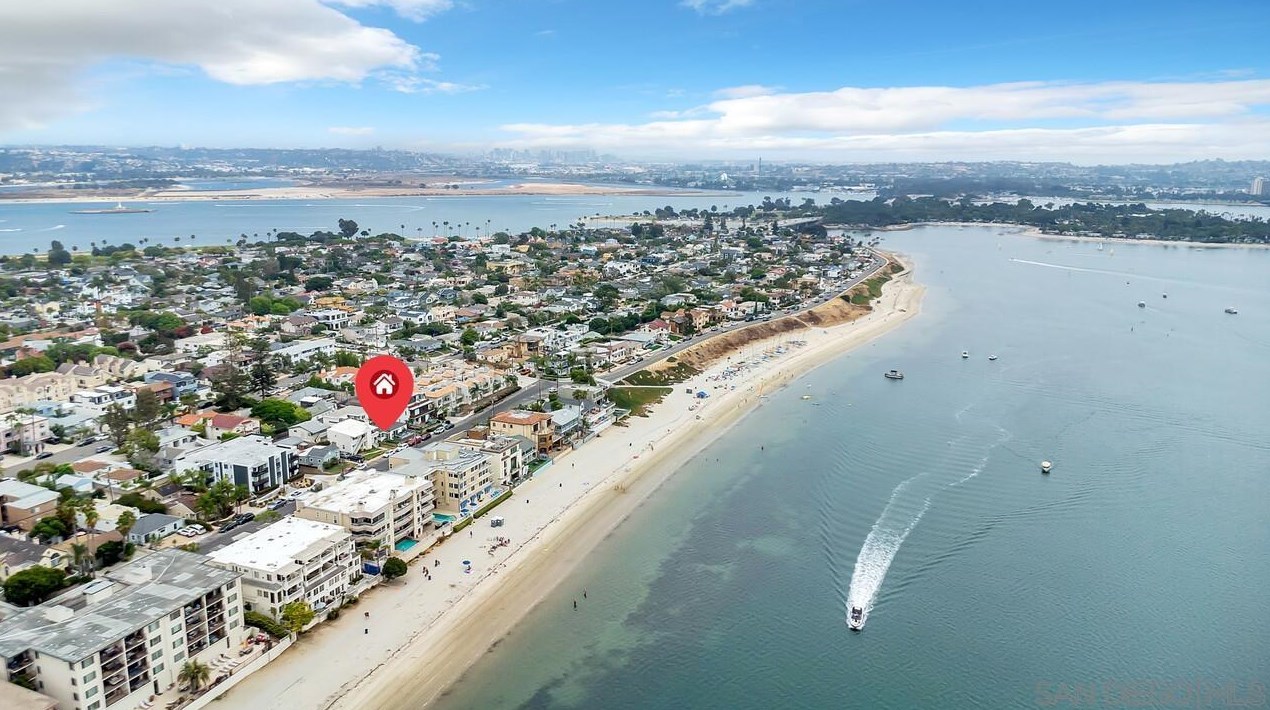 3721-25 Riviera Dr, San Diego, CA 92109-6642