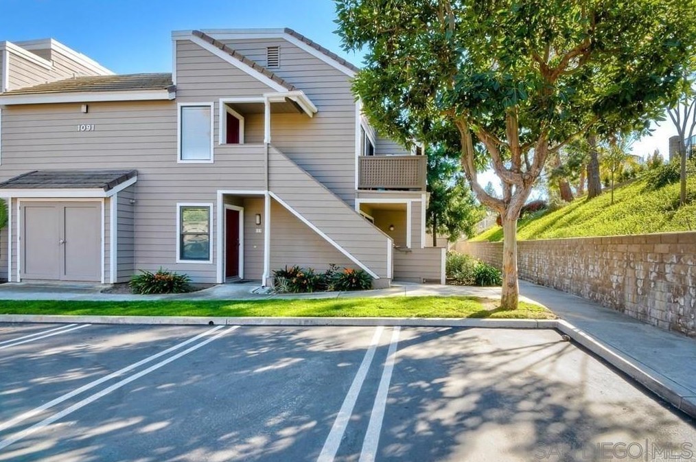 1091 Shadowridge Dr 124, Vista, CA 92081