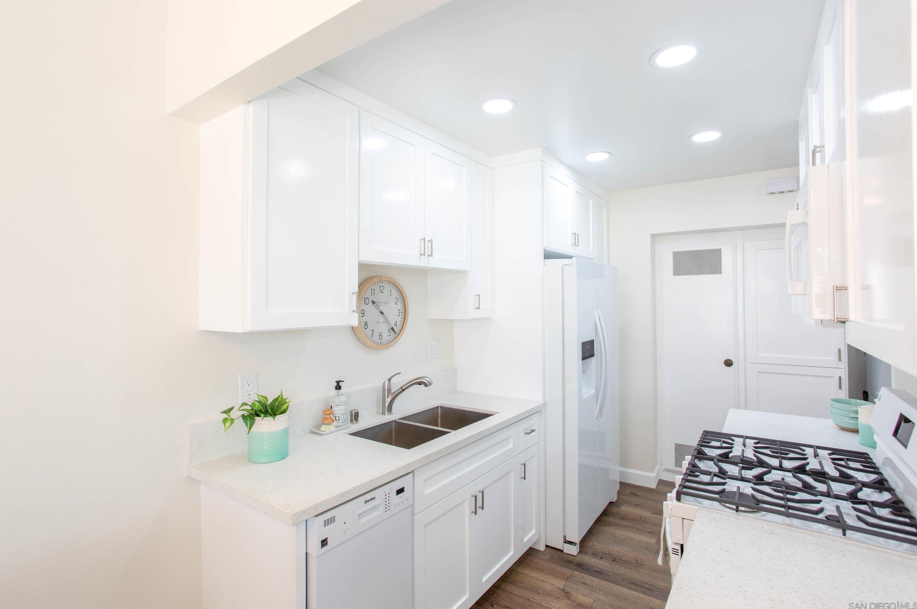 420 Parkside Dr, Oceanside, CA 92058