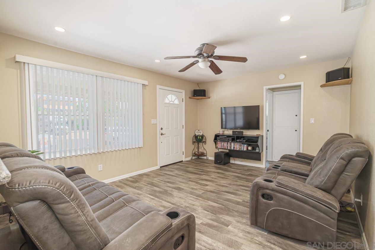 9455 Domer Rd, Santee, CA 92071