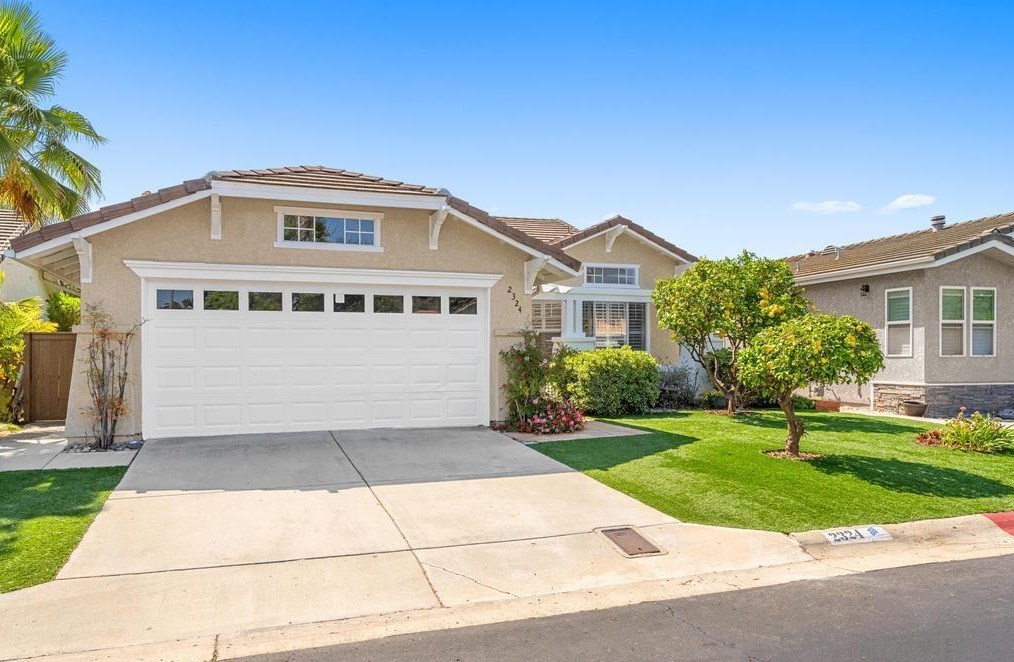 2324 Azure Ln, Vista, CA 92081