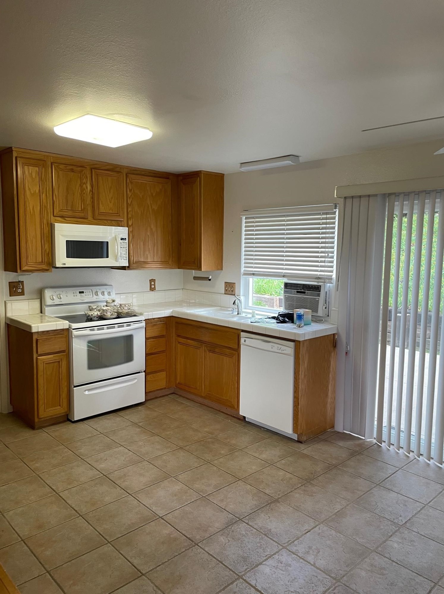 7050 Weller St, San Diego, CA 92122-2736