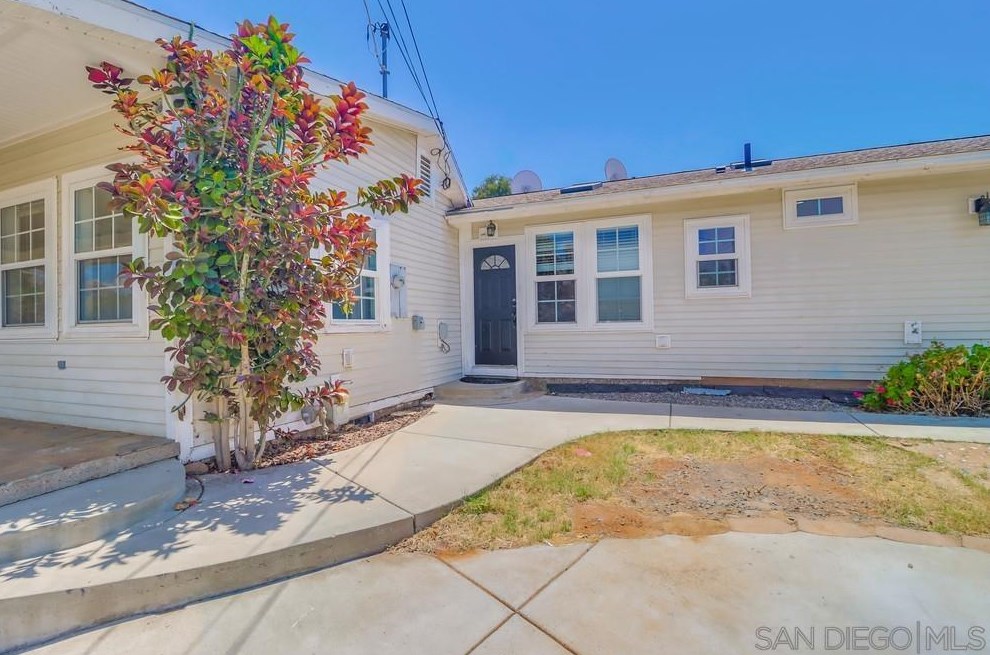 13265 Lindo Ln, Lakeside, CA 92040-4324