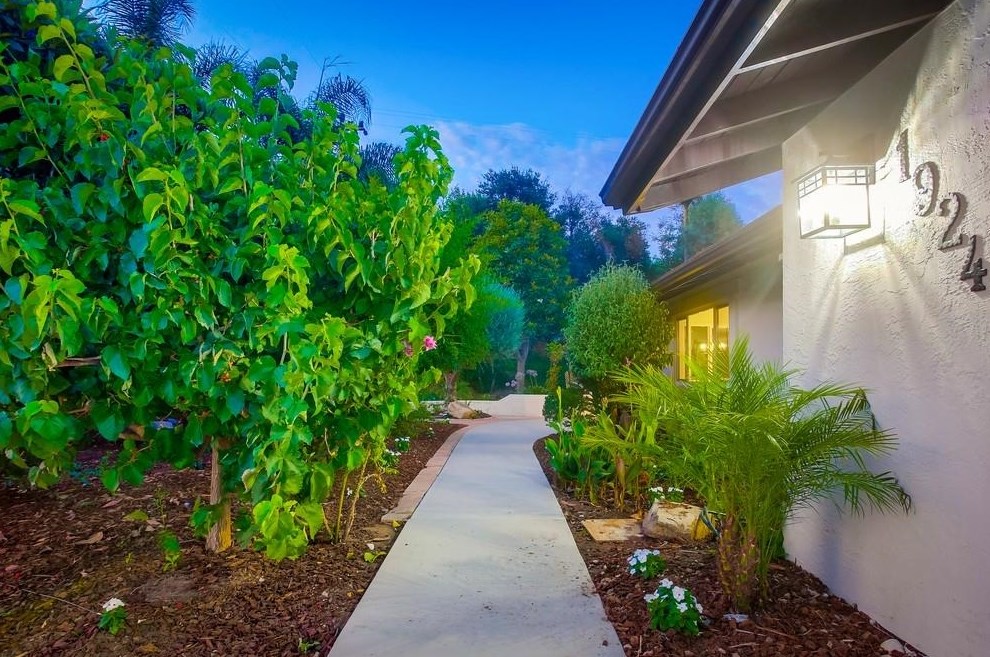 1924 Skyline Dr, Escondido, CA 92027