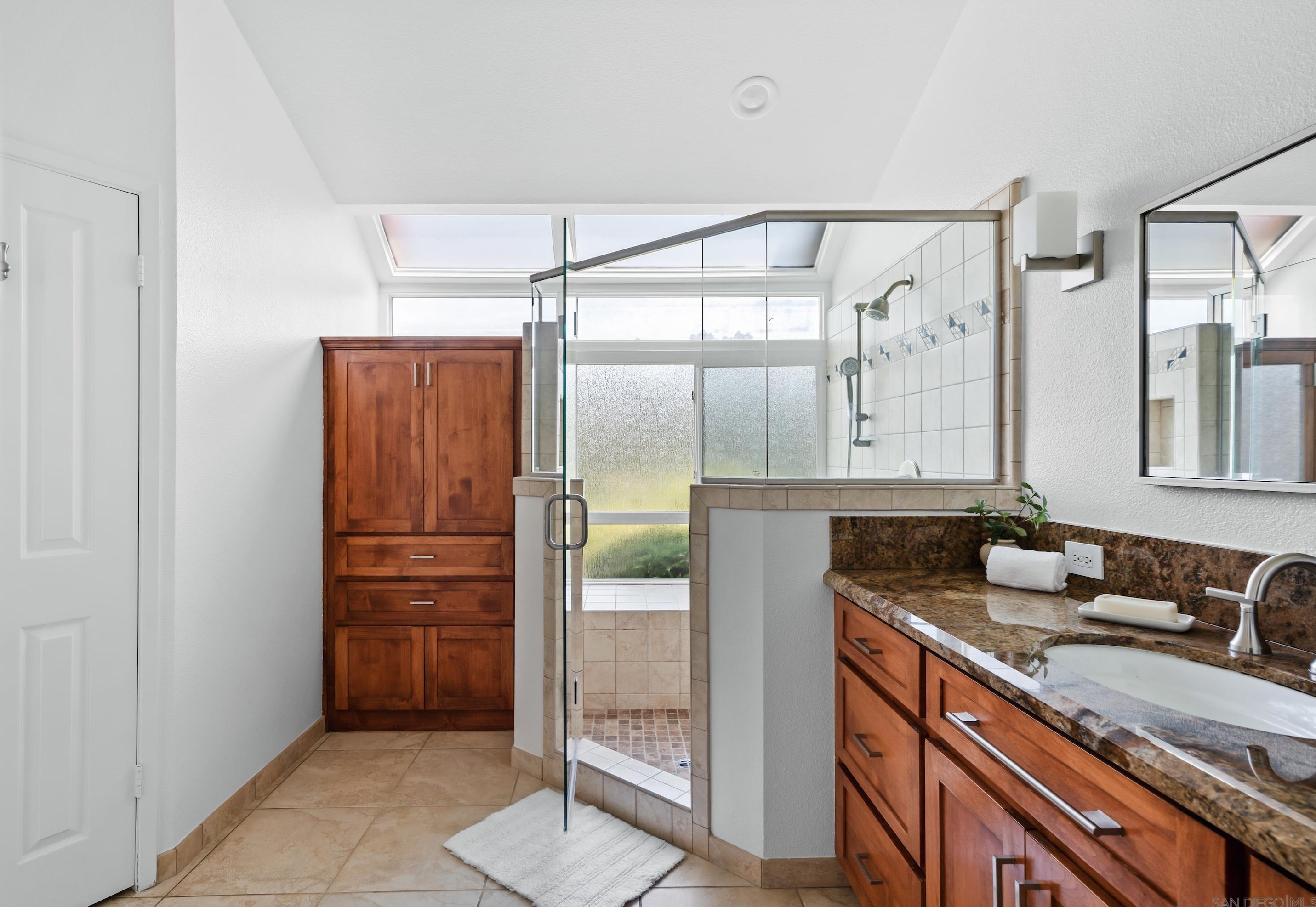 5477 Camino Playa Malaga, San Diego CA 92124-4124 exterior