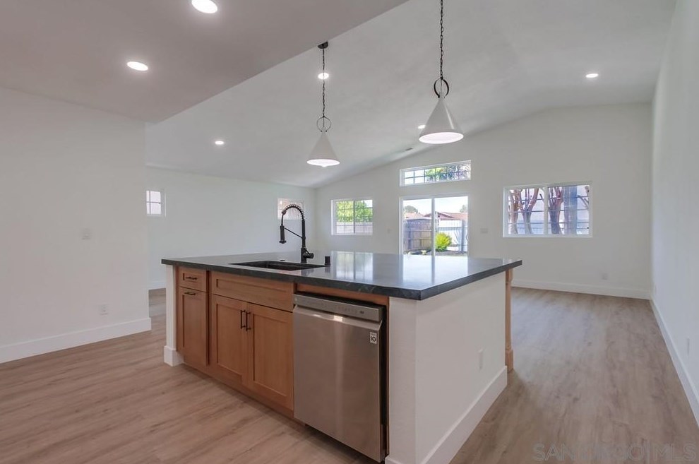 10190 Drumcliff Ave, San Diego CA 92126-3632 exterior