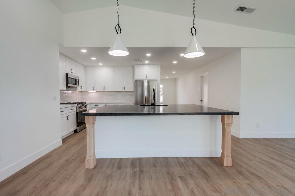 10190 Drumcliff Ave, San Diego CA 92126-3632 exterior