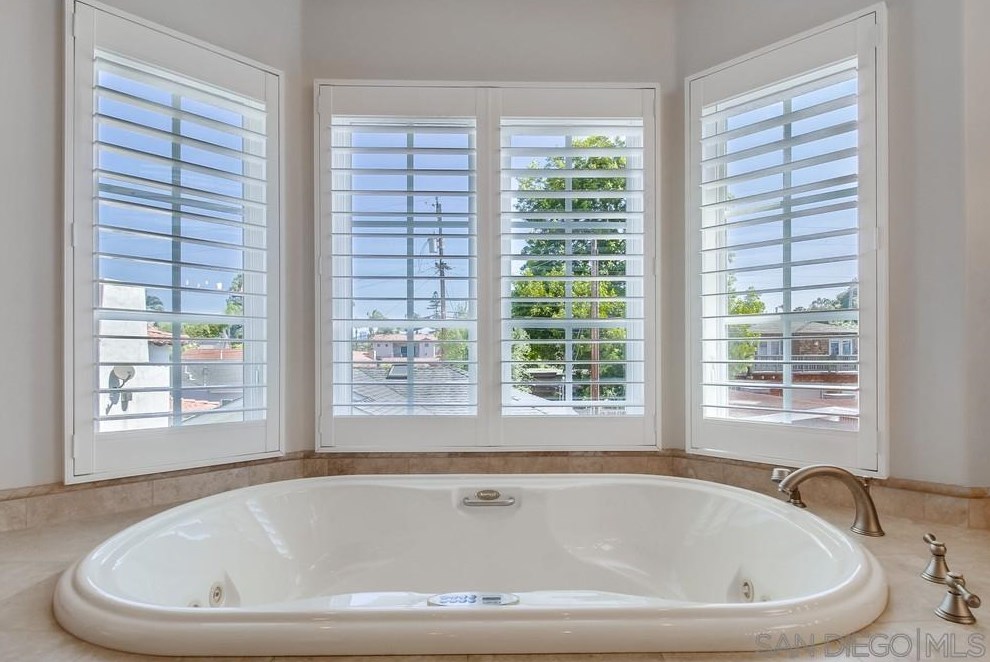 541 Margarita Ave, San Diego CA 92118-2326 exterior