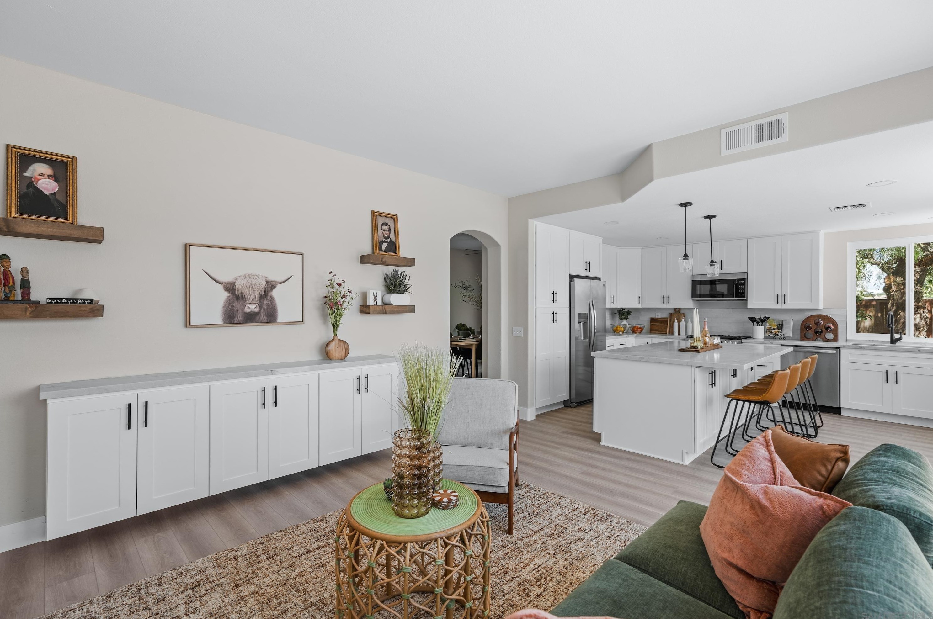 1699 Mountain Pass Cir, Vista, CA 92081