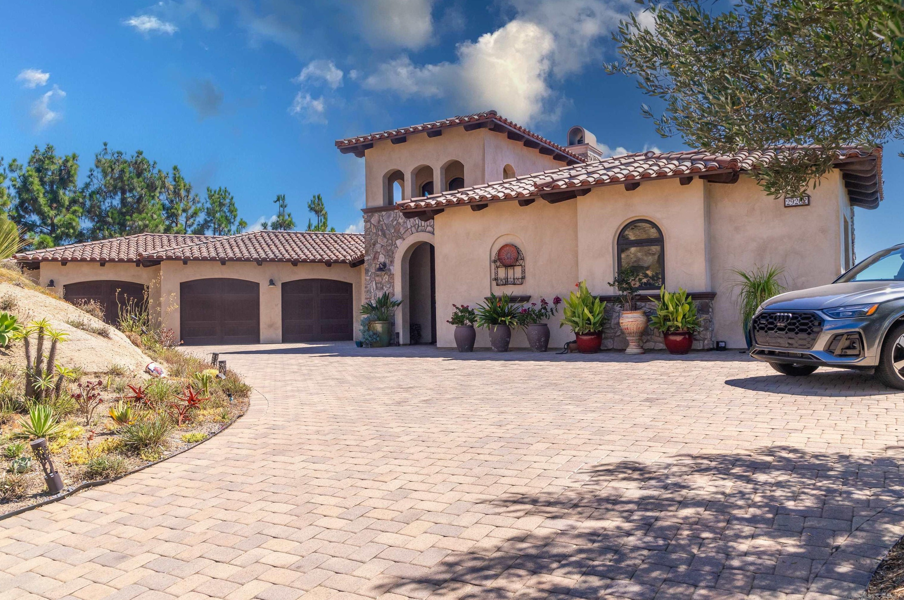 29202 Meadow Glen Way W, Escondido, CA 92026