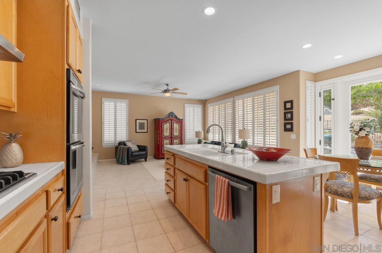 11528 Wills Creek Rd, San Diego CA  92131-3706 exterior