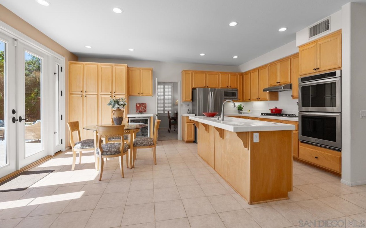 11528 Wills Creek Rd, San Diego CA  92131-3706 exterior