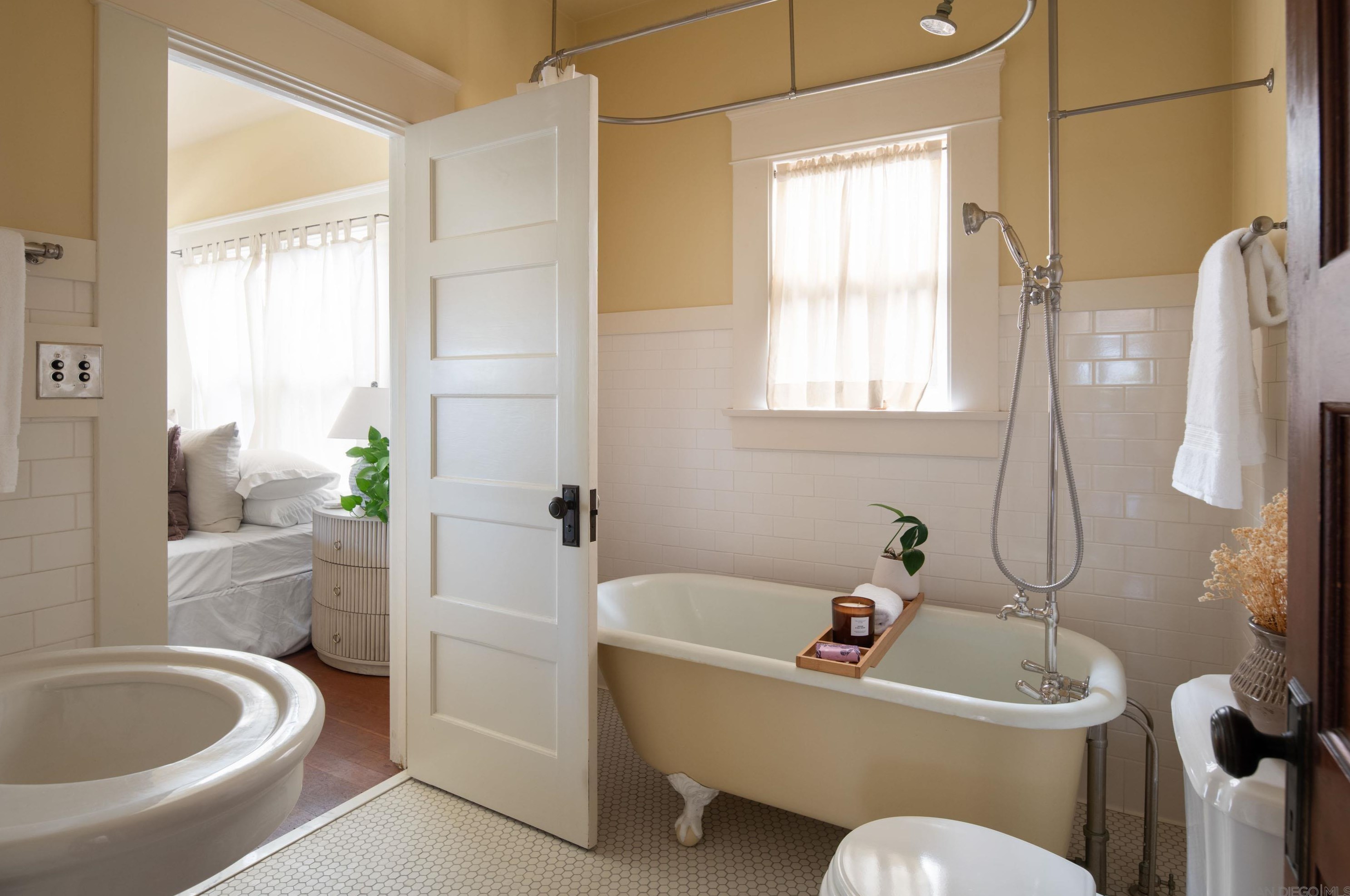 1621 29th St, San Diego CA  92102-1419 exterior