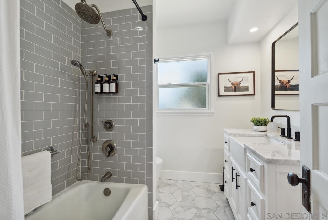 4562 Edgeware Rd, San Diego CA  92116-4723 exterior