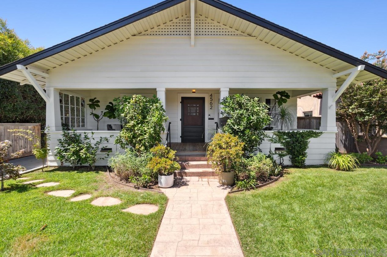 4562 Edgeware Rd, San Diego CA  92116-4723 exterior