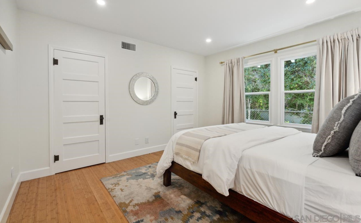 4562 Edgeware Rd, San Diego CA  92116-4723 exterior