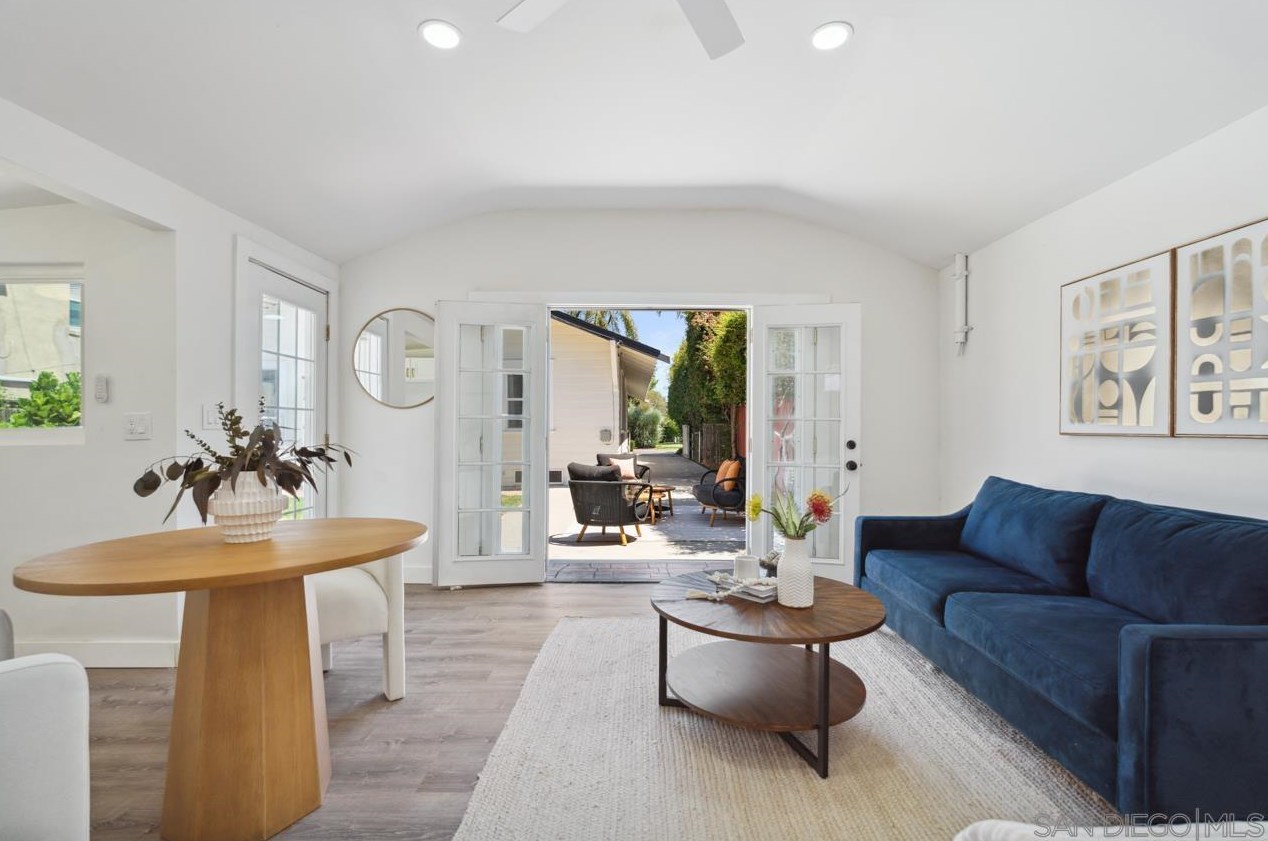 4562 Edgeware Rd, San Diego CA  92116-4723 exterior