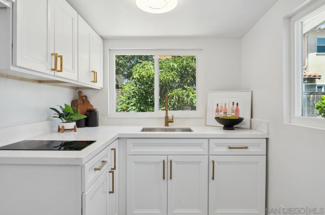 4562 Edgeware Rd, San Diego CA  92116-4723 exterior