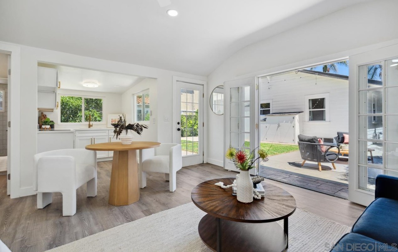 4562 Edgeware Rd, San Diego CA  92116-4723 exterior