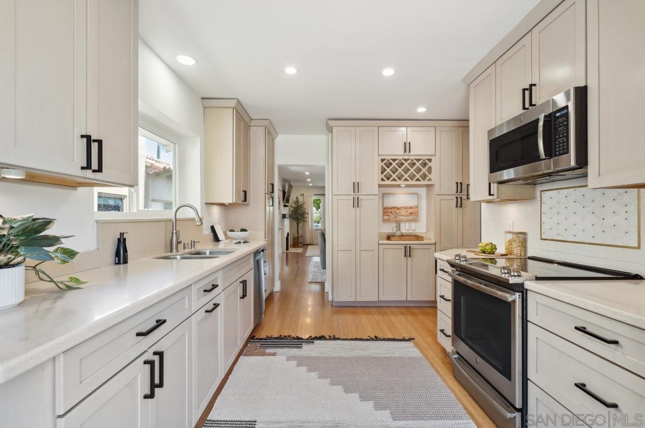 4562 Edgeware Rd, San Diego CA  92116-4723 exterior