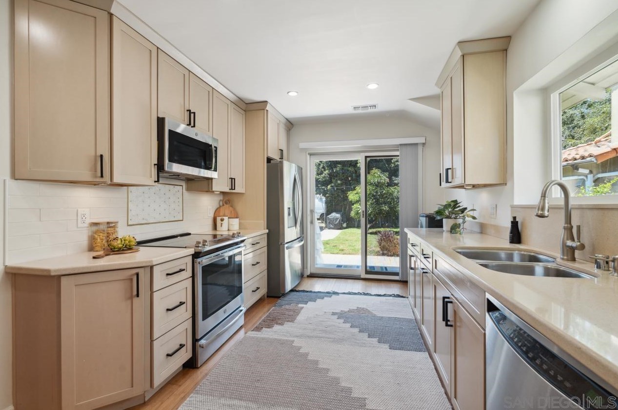 4562 Edgeware Rd, San Diego CA  92116-4723 exterior