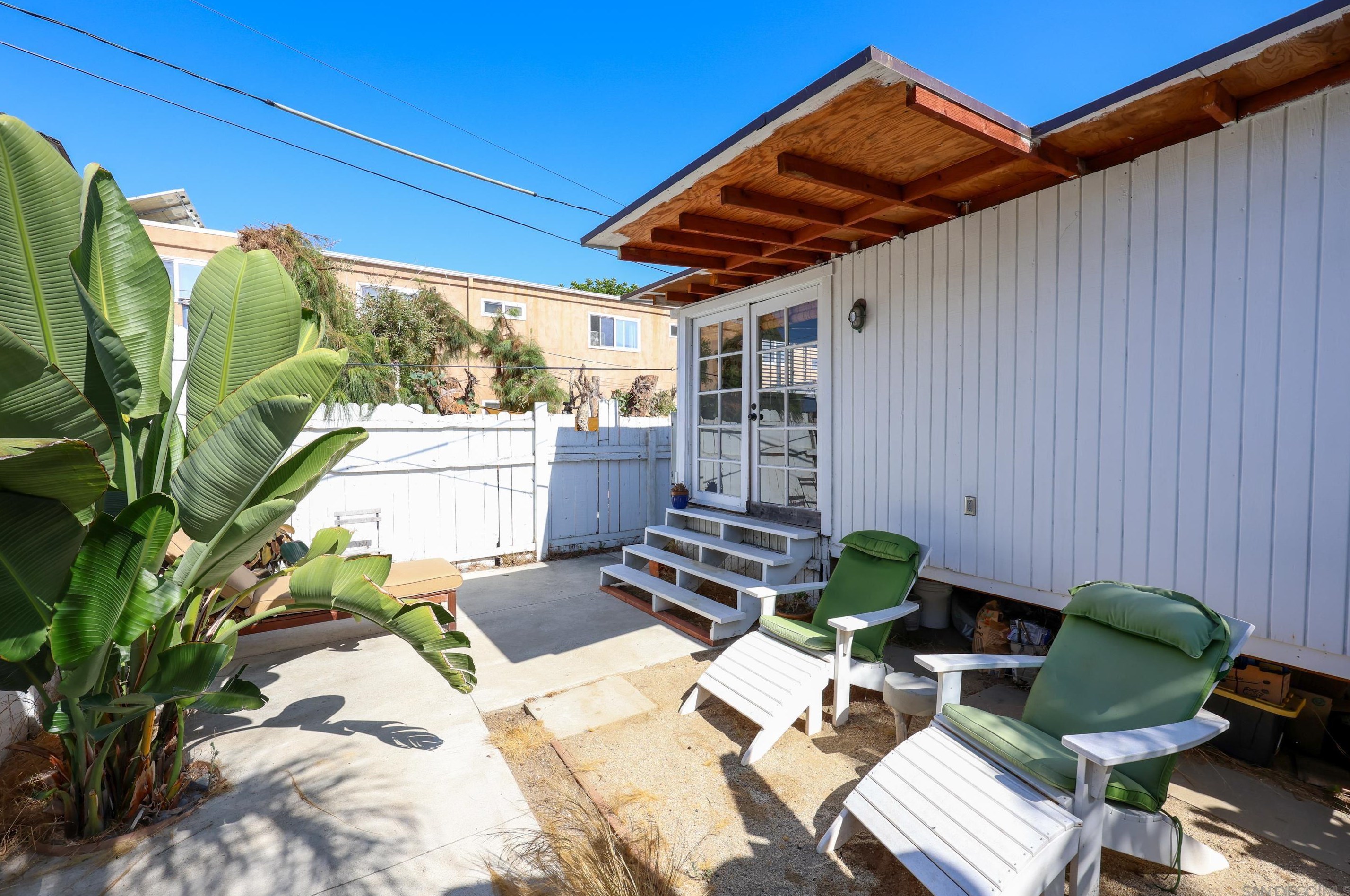 5043 Saratoga Ave, San Diego CA  92107-2819 exterior