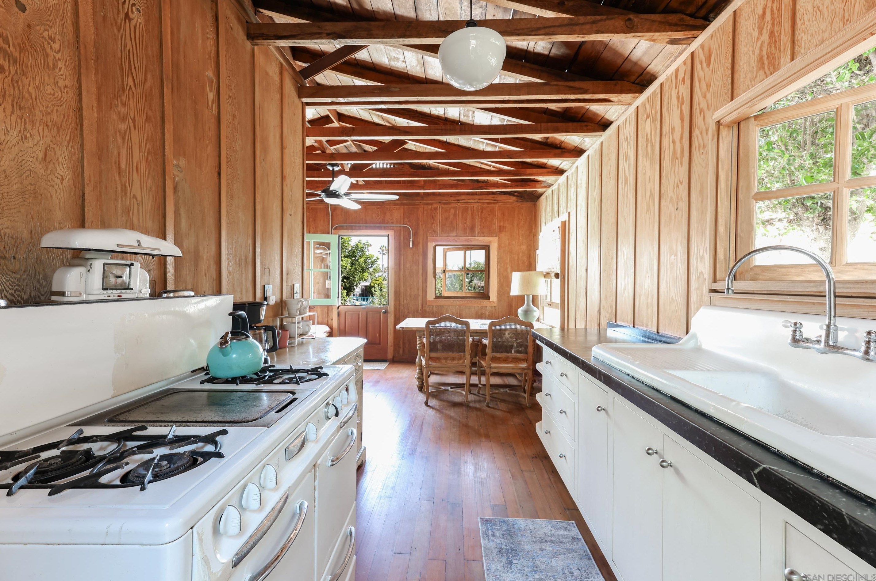 5043 Saratoga Ave, San Diego CA  92107-2819 exterior