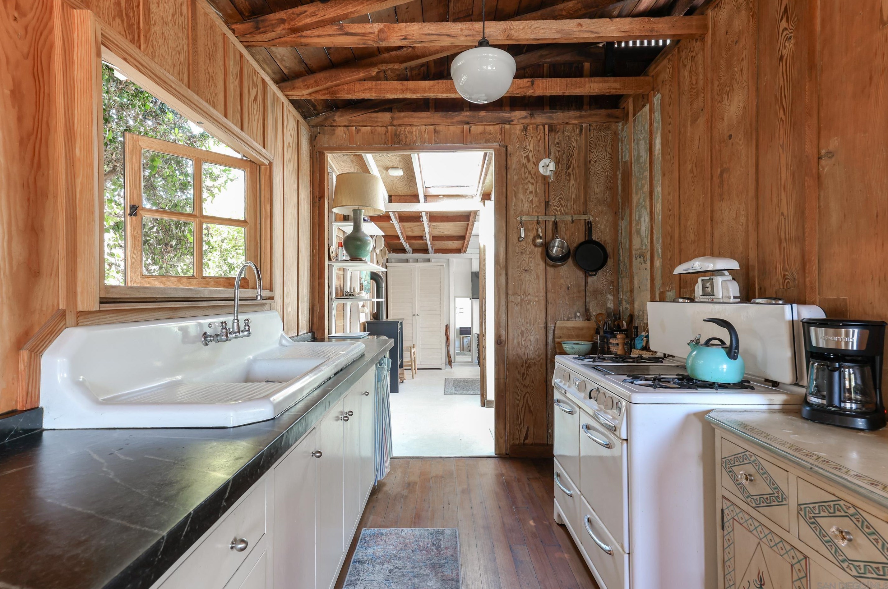 5043 Saratoga Ave, San Diego CA  92107-2819 exterior