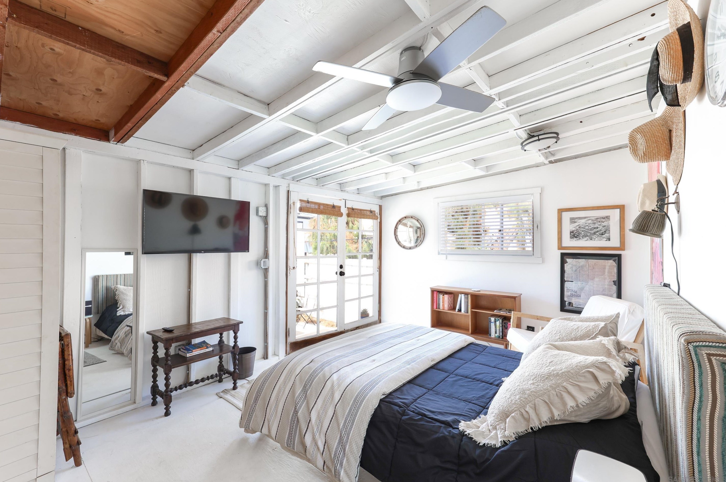 5043 Saratoga Ave, San Diego CA  92107-2819 exterior