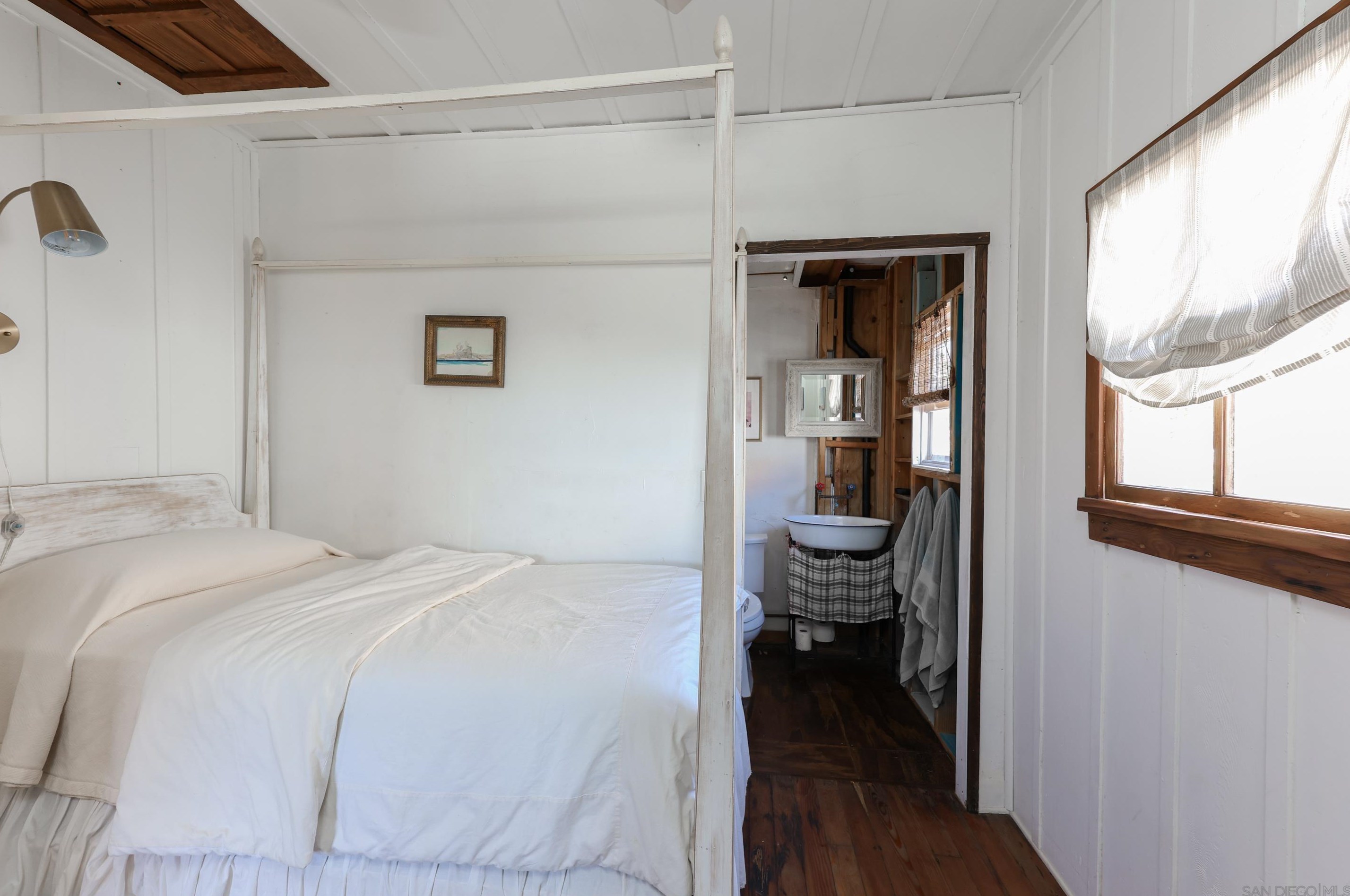 5043 Saratoga Ave, San Diego CA  92107-2819 exterior