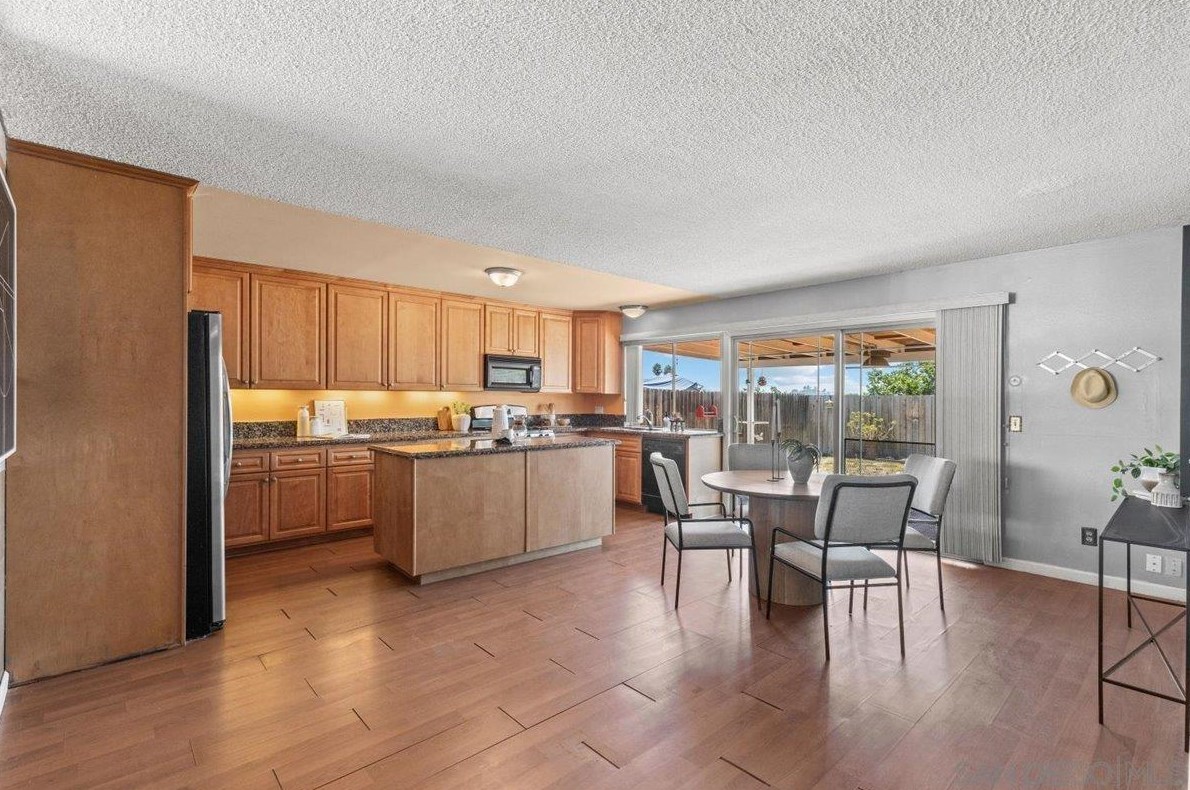 9931 Via Debbie, Santee, CA 92071