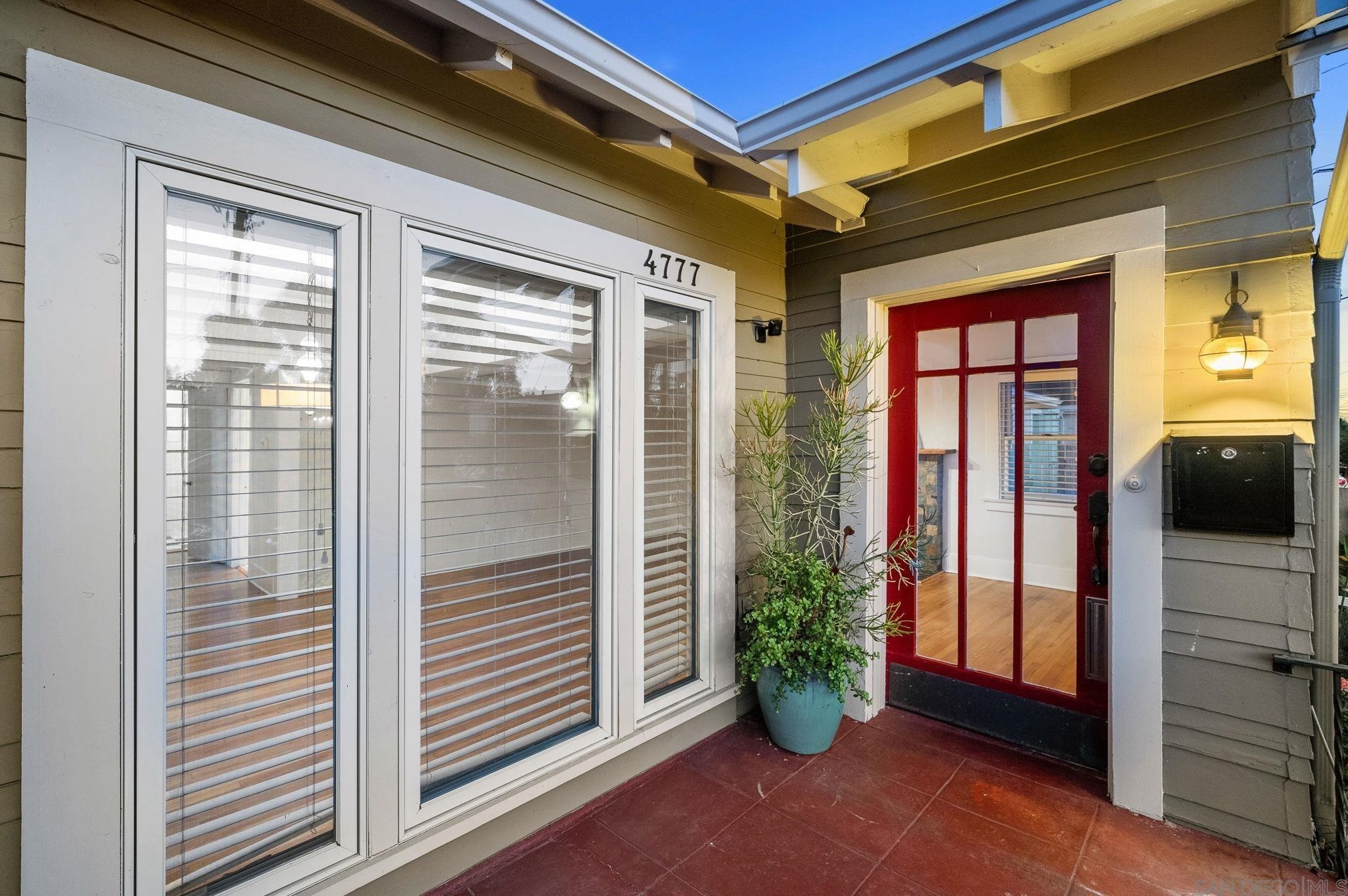 4777 Arizona St, San Diego, CA 92116-1315