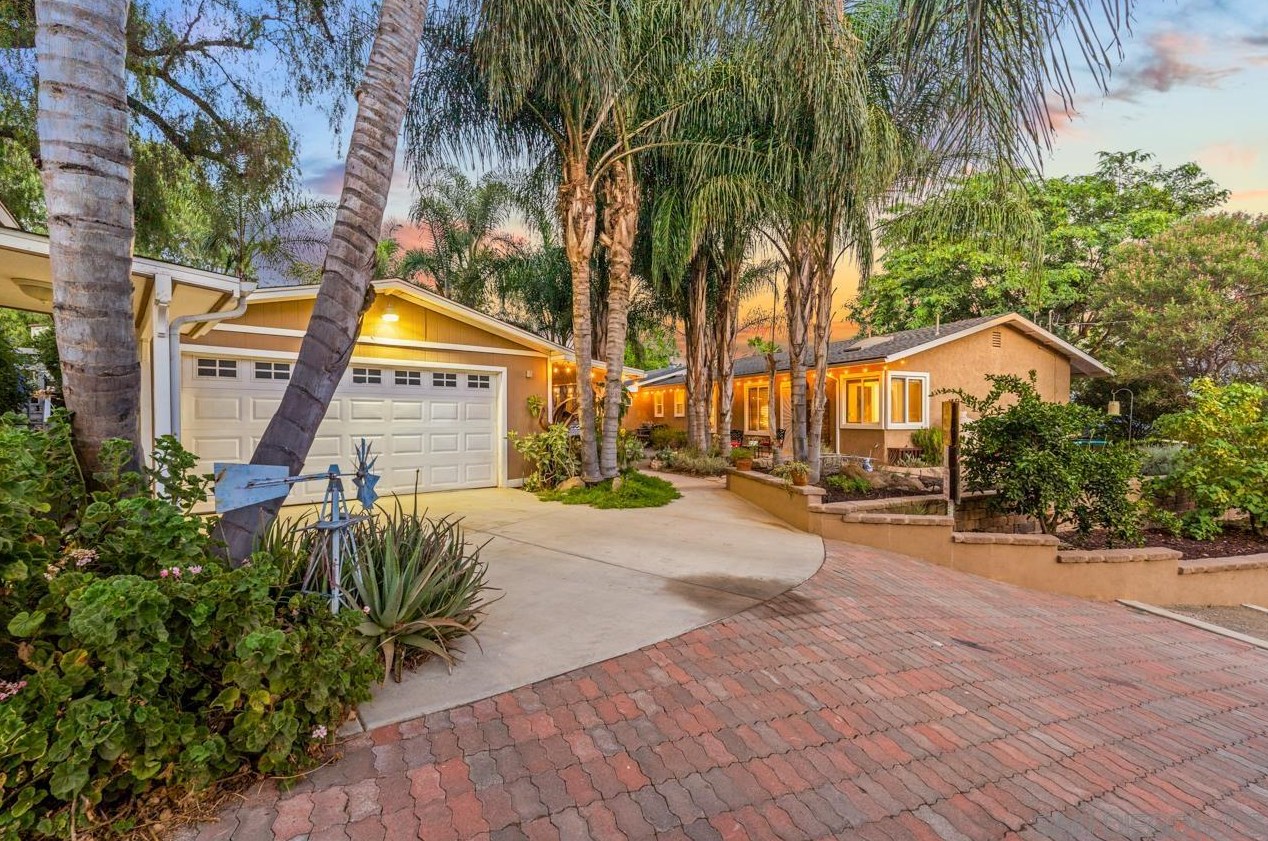 11103 Oak Creek Dr, Lakeside, CA 92040-1230