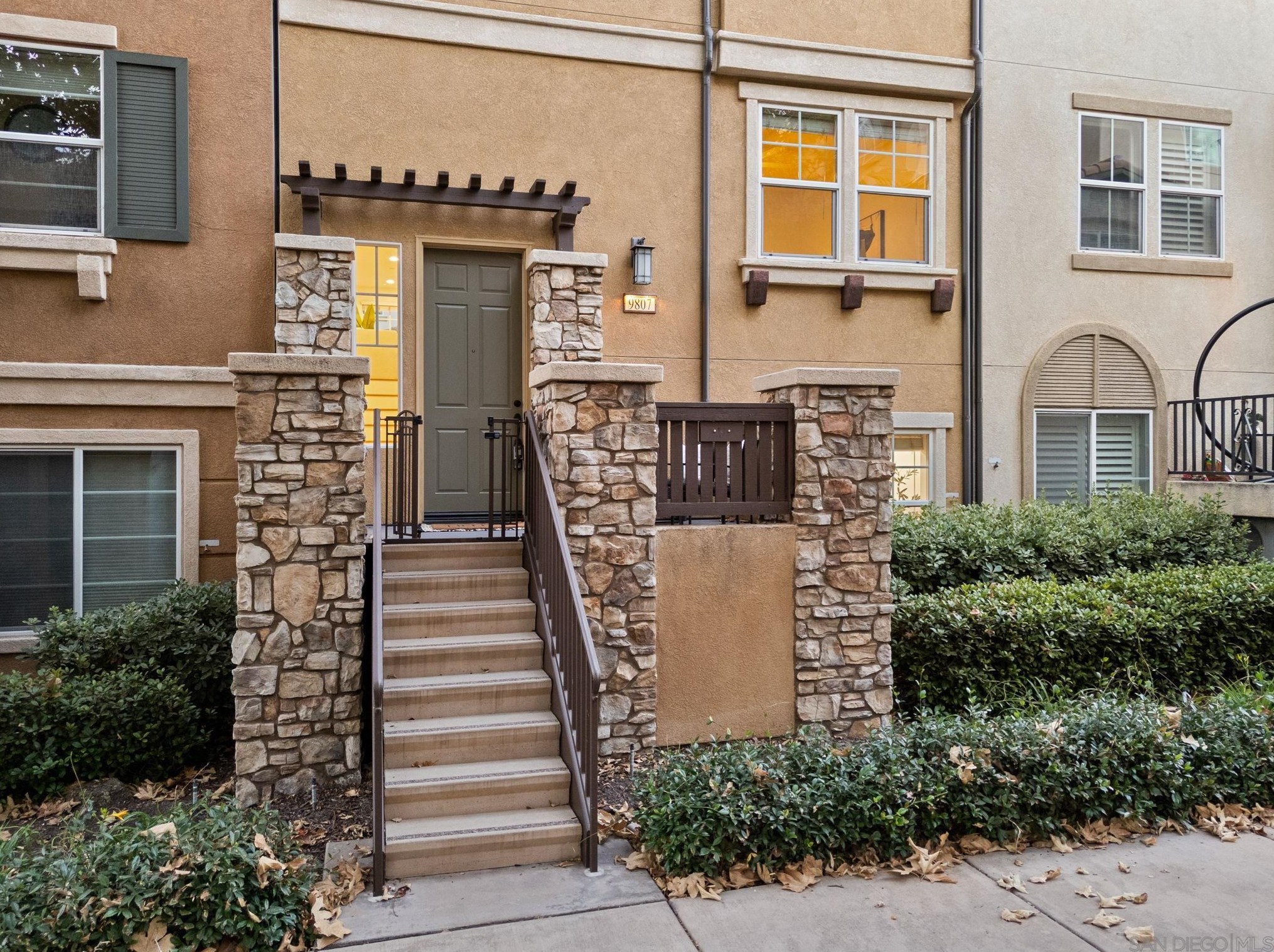 9807 Old Tree, Santee, CA 92071