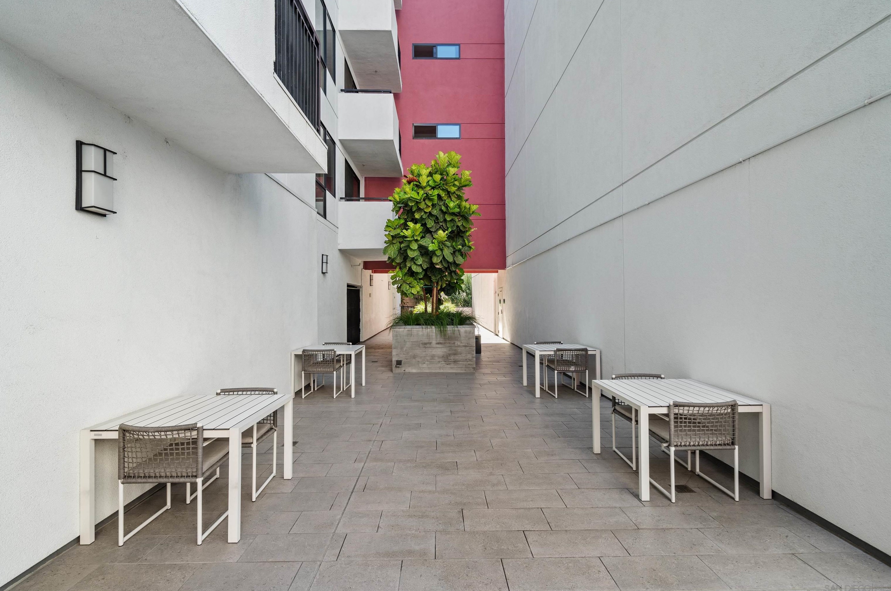 1234 Wilshire Blvd, Los Angeles CA  90017-1970 exterior