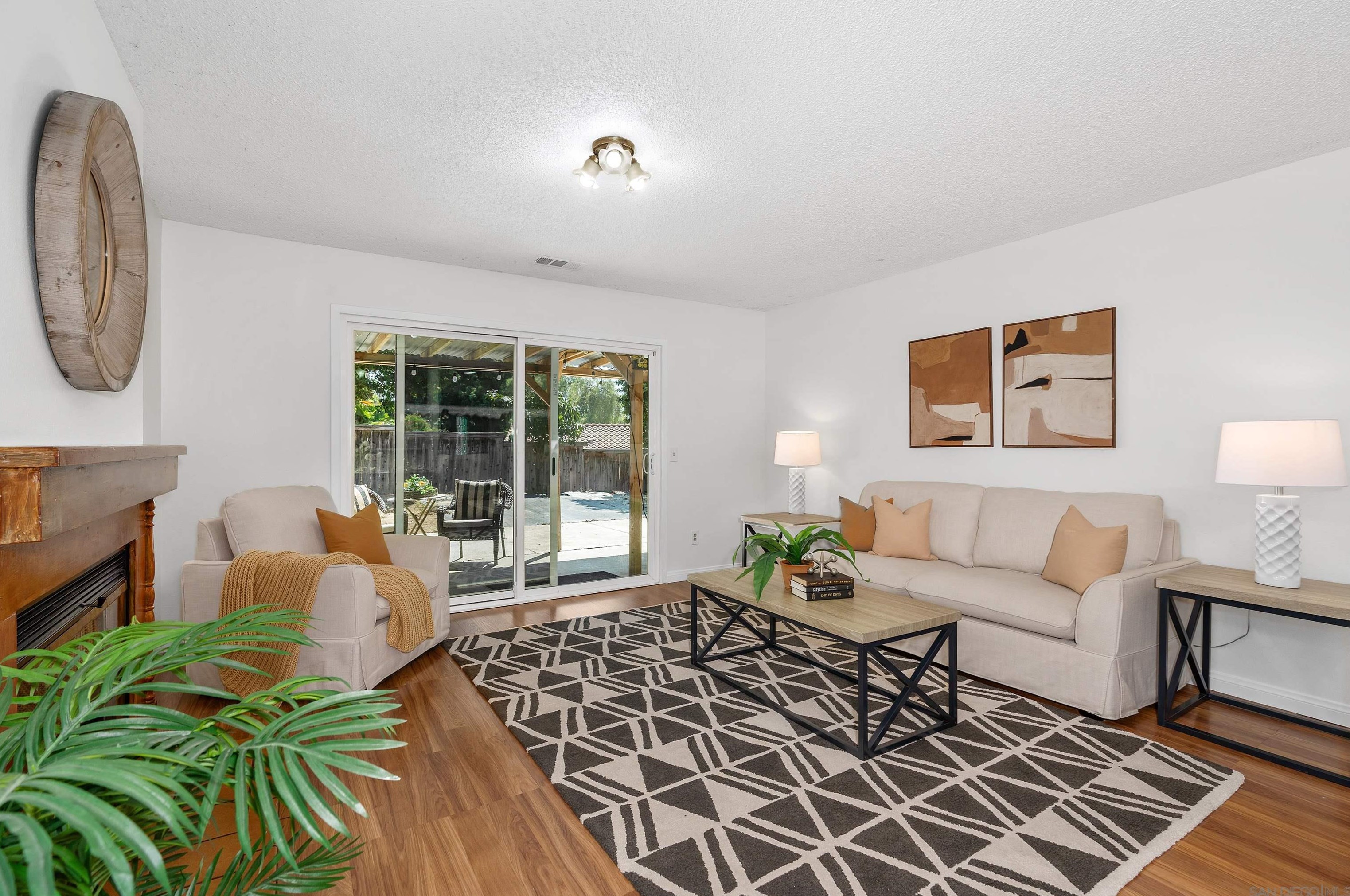 1562 San Luis Rey Ave, Vista, CA 92084