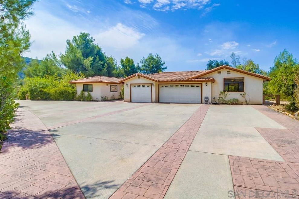 6748 Dehesa Rd, El Cajon, CA 92019-1717