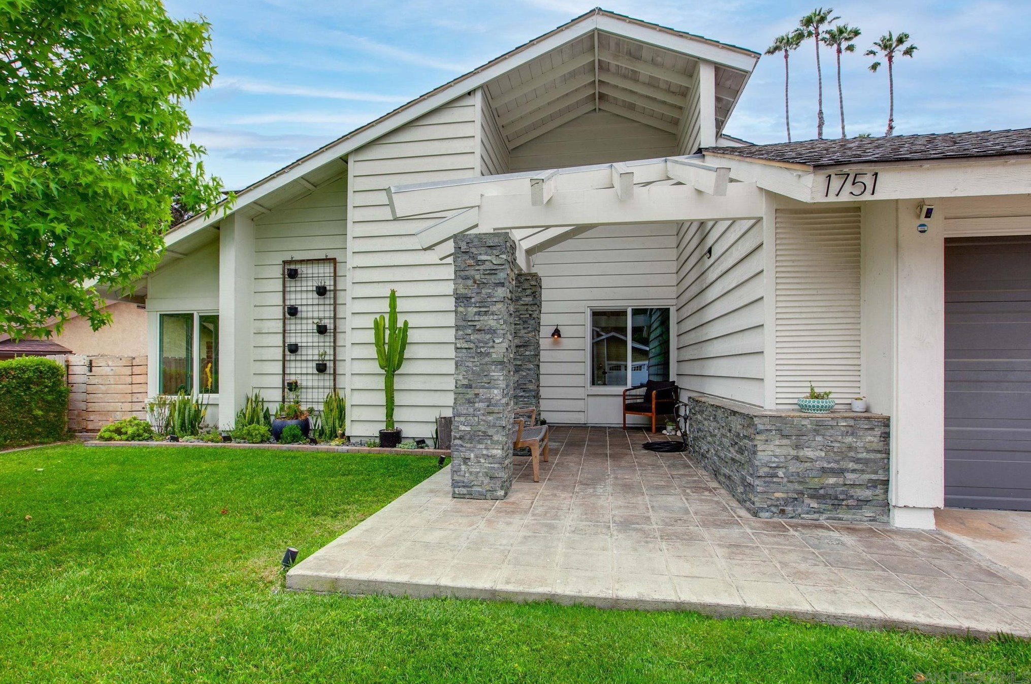 1751 Woodbine Pl, Oceanside, CA 92054