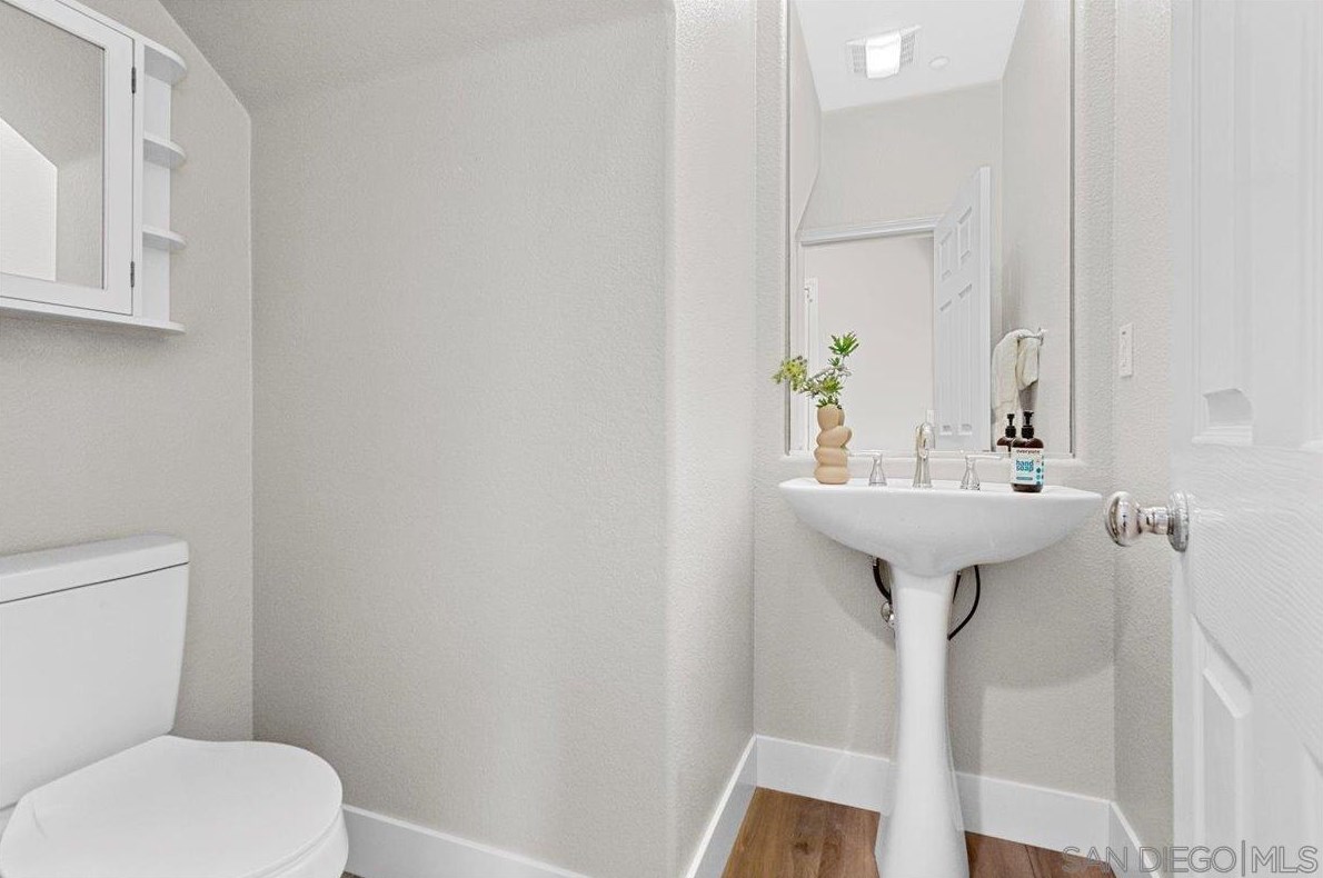 676 Cypress Hl Dr, Encinitas CA 92024-2394 exterior