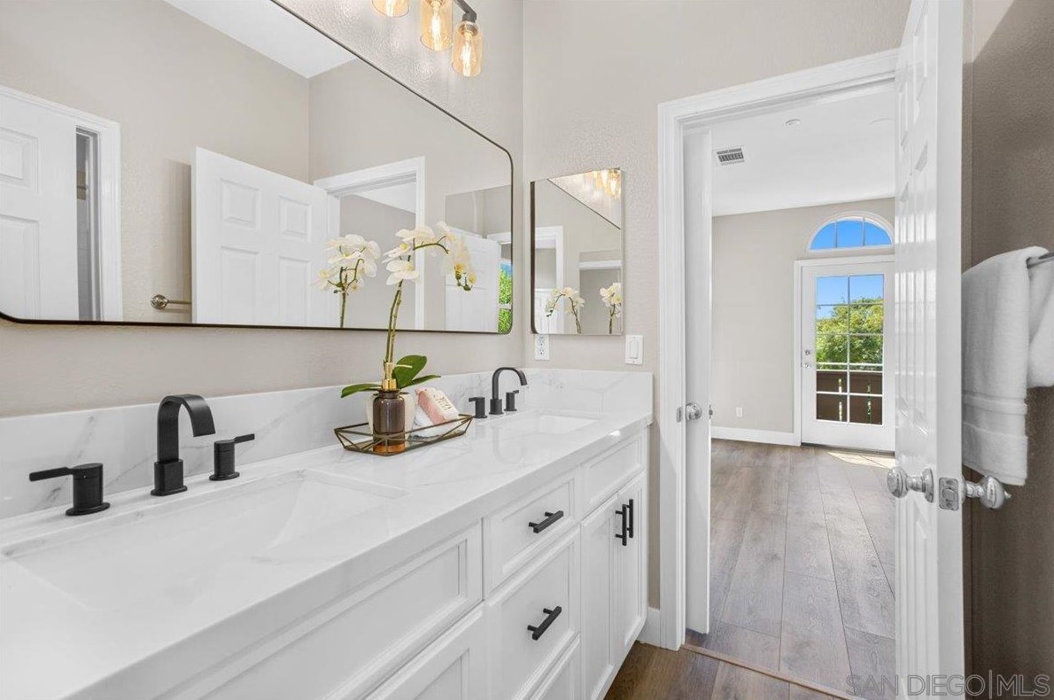 676 Cypress Hl Dr, Encinitas CA 92024-2394 exterior