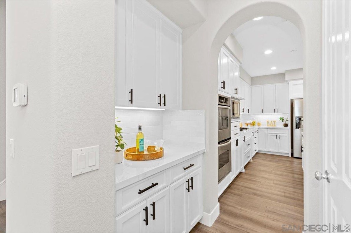 676 Cypress Hl Dr, Encinitas CA 92024-2394 exterior