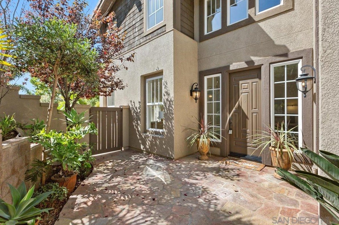 676 Cypress Hl Dr, Encinitas CA 92024-2394 exterior