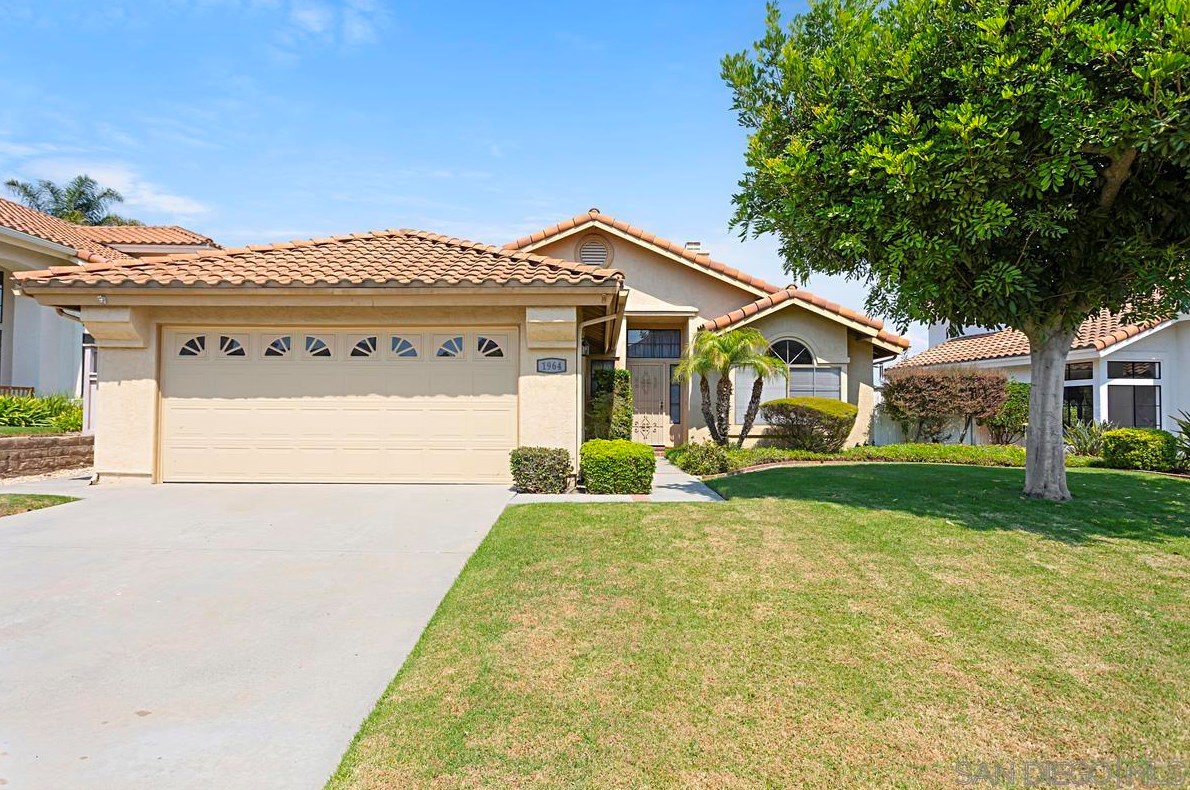 1964 White Birch Dr, Vista, CA 92081