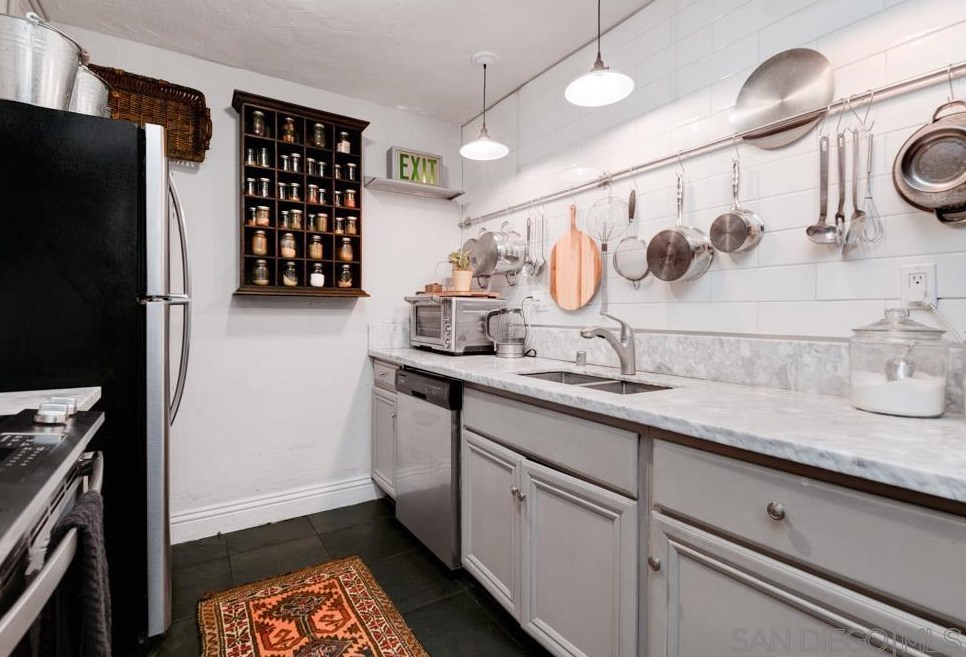 4261 49th St, San Diego, CA 92115-5065