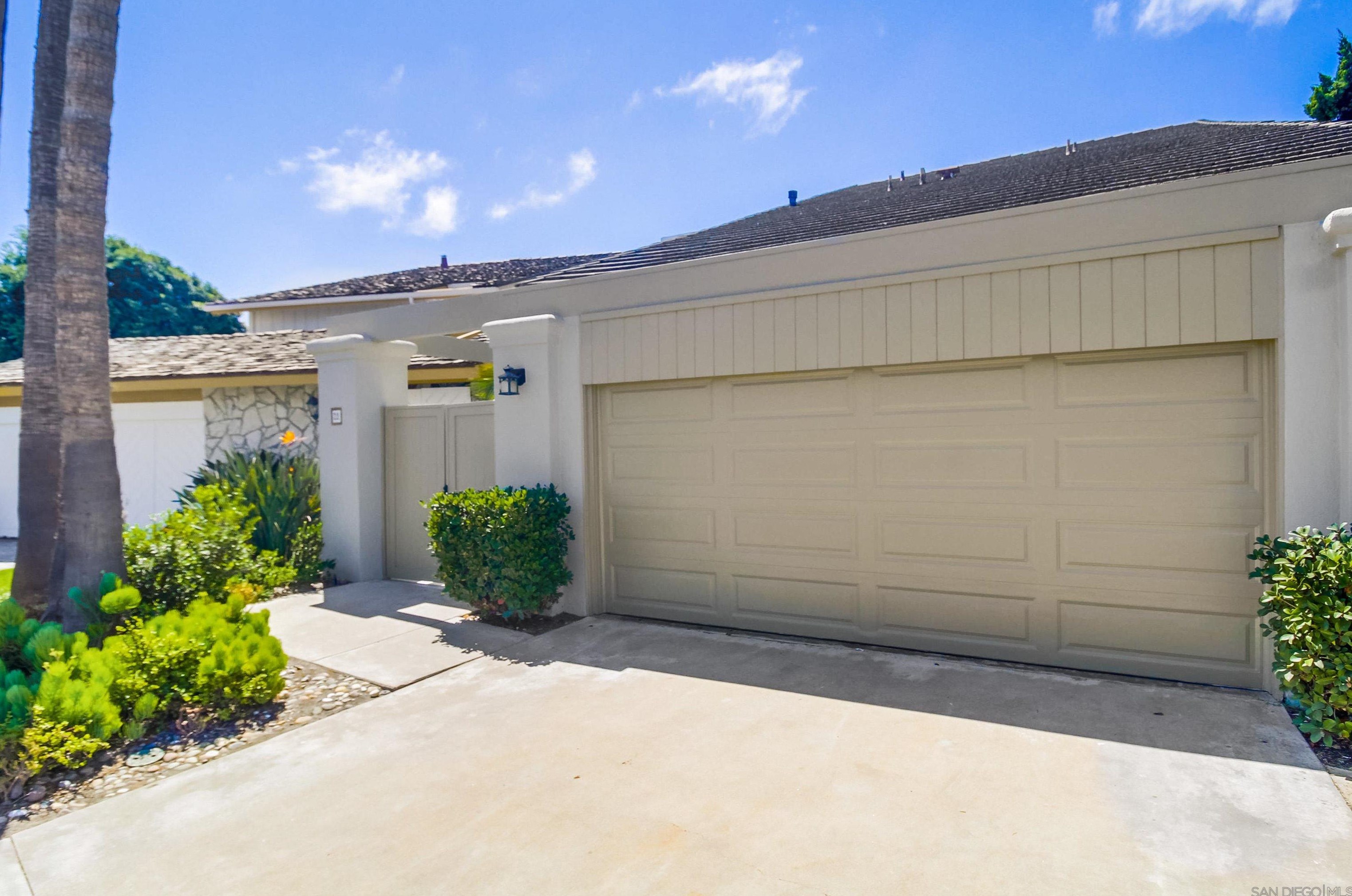 22 Half Moon Bend, San Diego, CA 92118