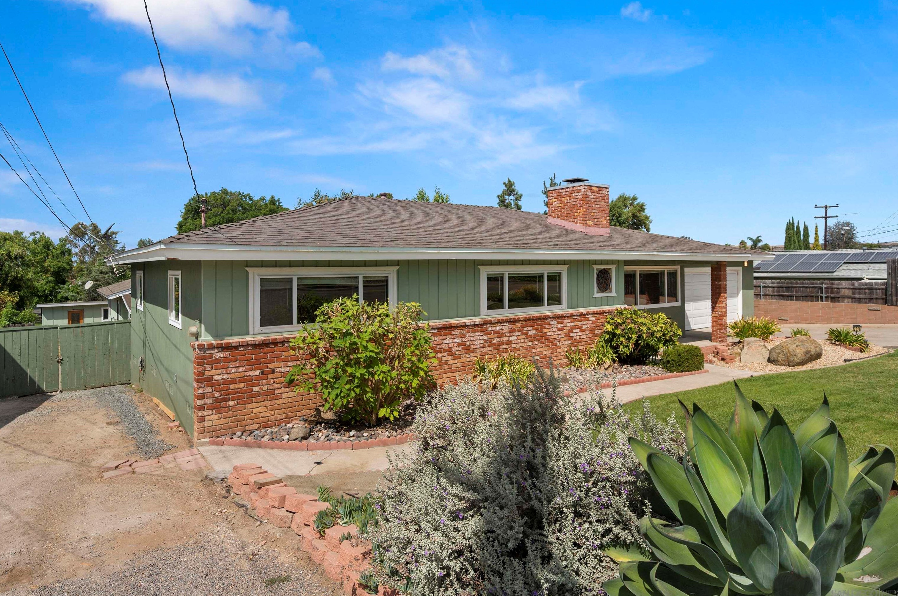 2258 Debco Dr, Lemon Grove, CA 91945-3825