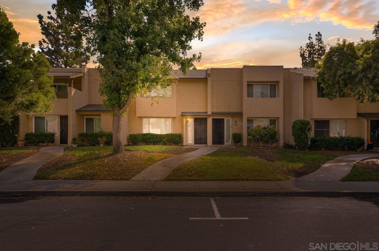 10511 Kerrigan Ct, Santee, CA 92071