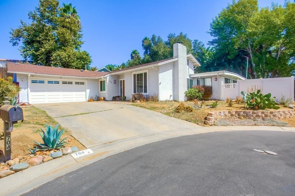 704 Old Bridge Rd, Fallbrook, CA 92028