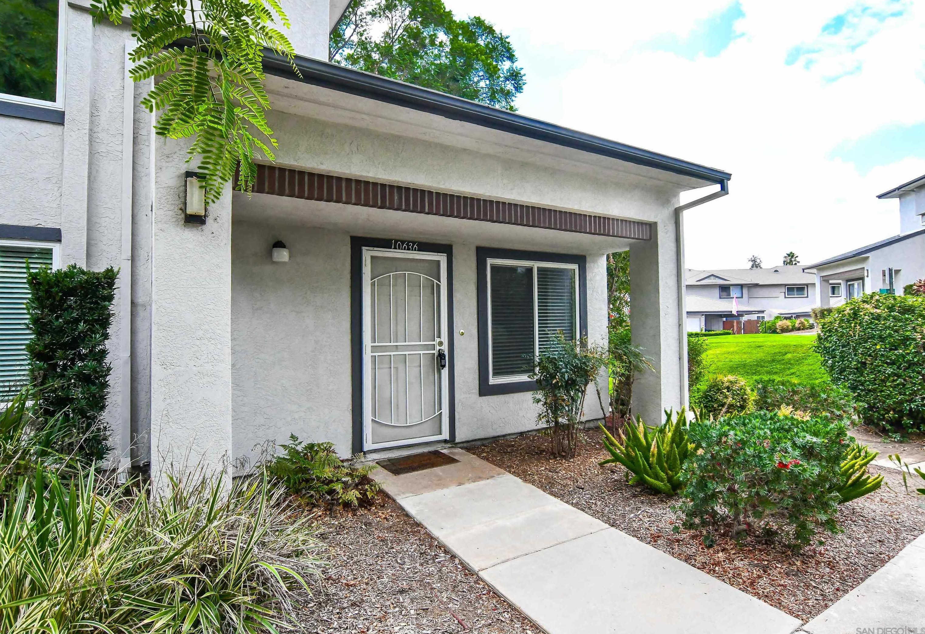 10636 Queen Jessica Ln, Santee, CA 92071